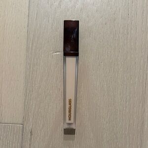 Hourglass Concealer 2.3